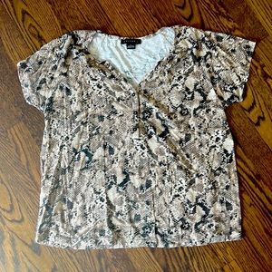 Sanctuary Snake Print  short sleeve T Shirt. Button placket v-neck. Size Large